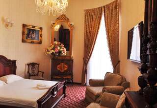 Отель Queen Valery Hotel Одесса Люкс с балконом-1